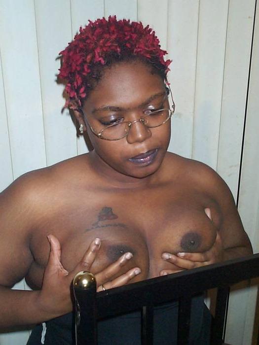 15P Thick ass black girls undressing and posing