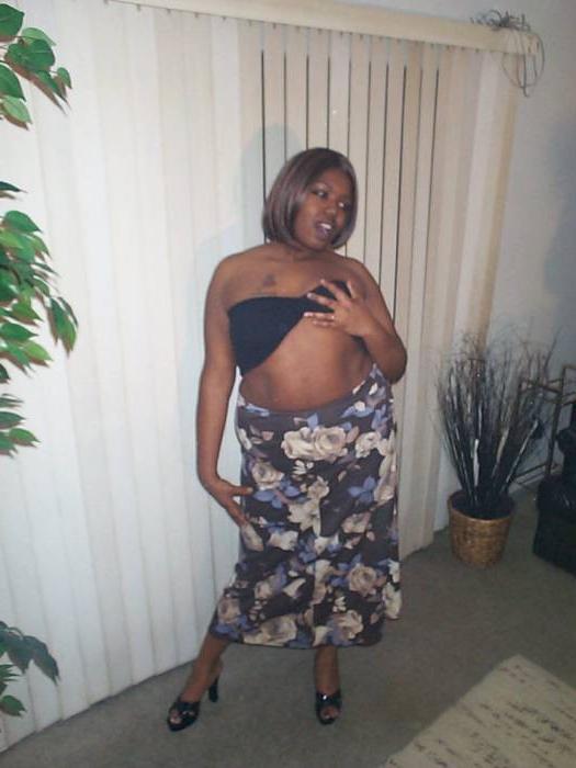 15P Thick ass black girls undressing and posing