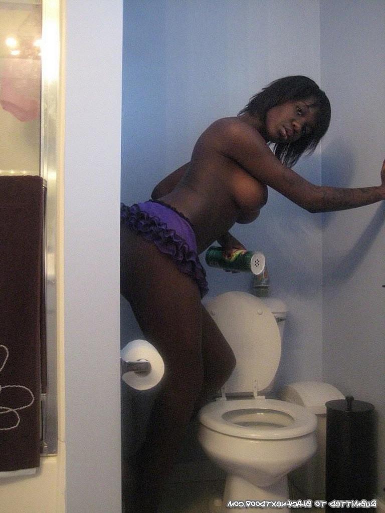 10P Amazing busty teen hosewife in bathroom
