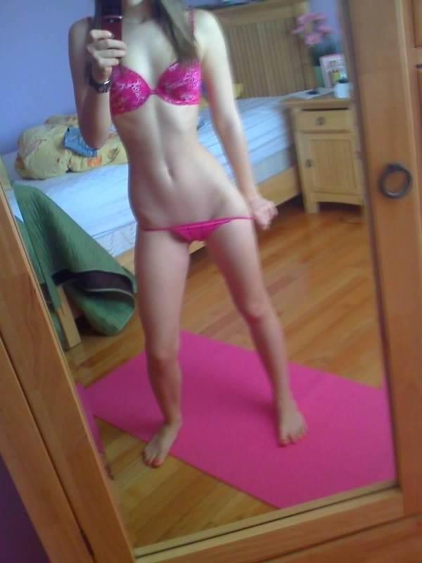 24P Selfshot amateur teens mirror selfies and snapchat nudes