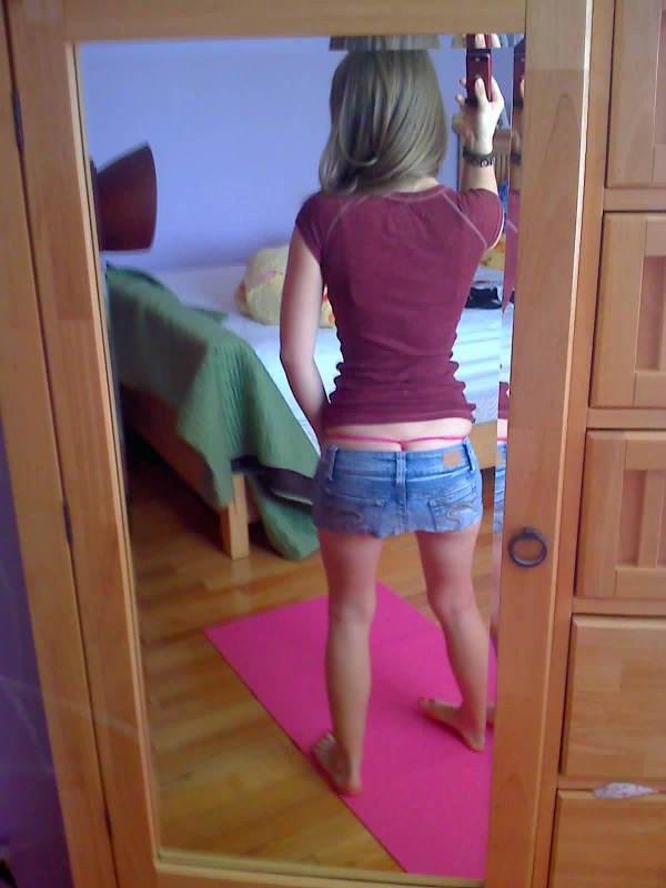 24P Selfshot amateur teens mirror selfies and snapchat nudes