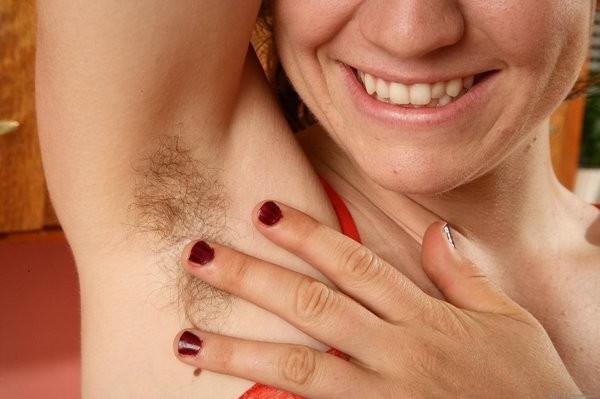 15P Dark haired hotty shows off her hairy parts