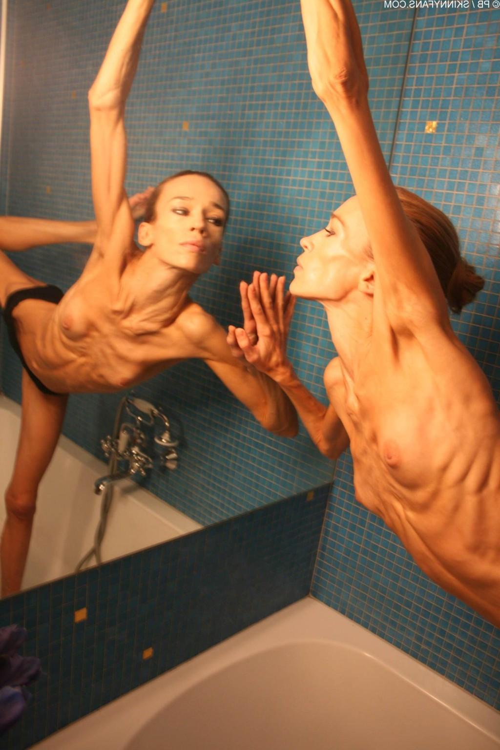 16P skeleton thin girl Inna posing at home