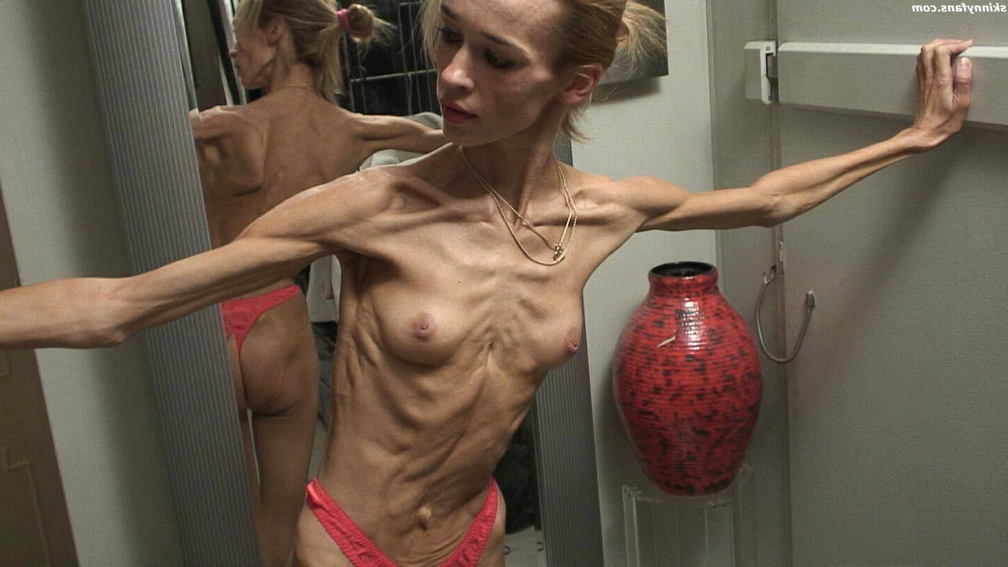 16P skeleton thin girl Inna posing at home