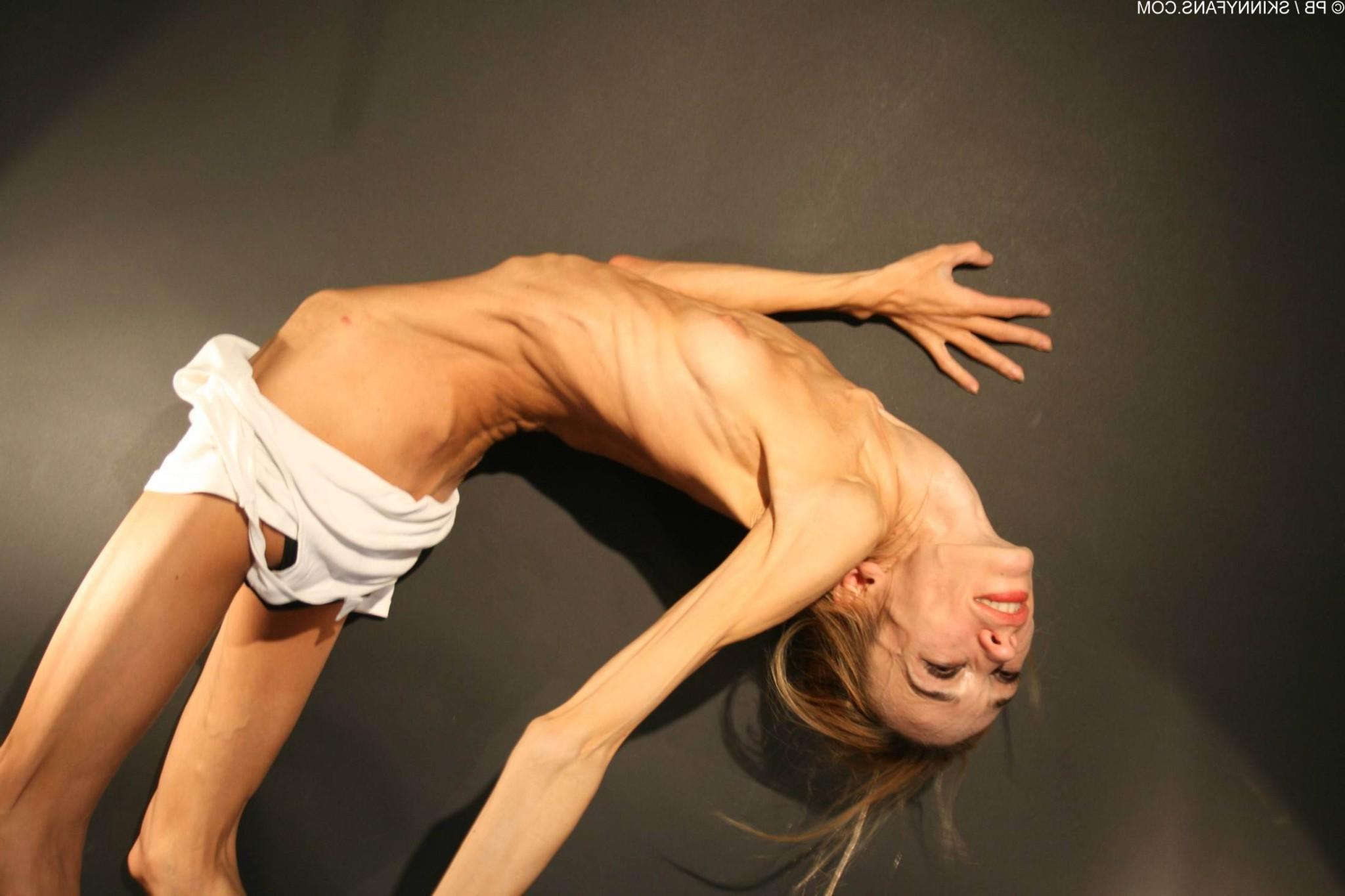 16P skeleton thin girl Inna posing at home
