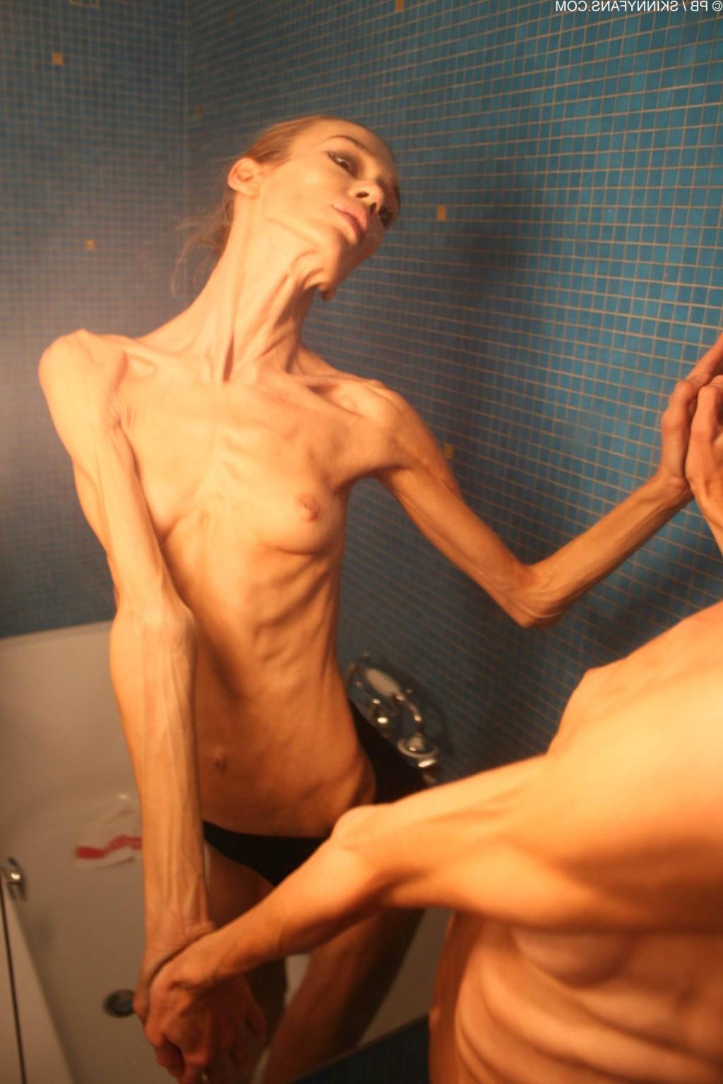 16P skeleton thin girl Inna posing at home