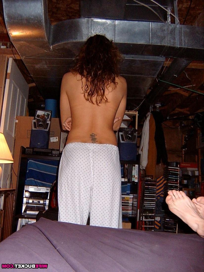 20P Hot wife submitted nude pics