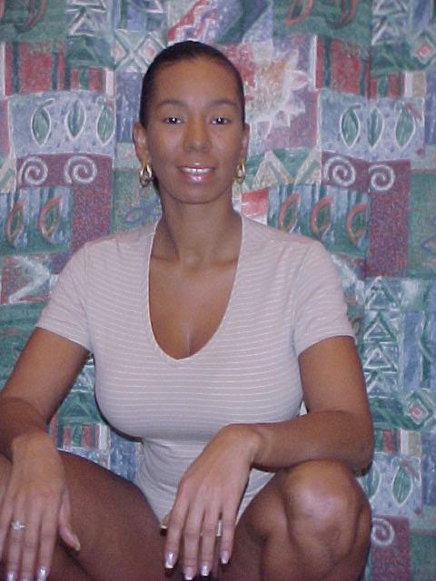 15P Thick ass black girls undressing and posing