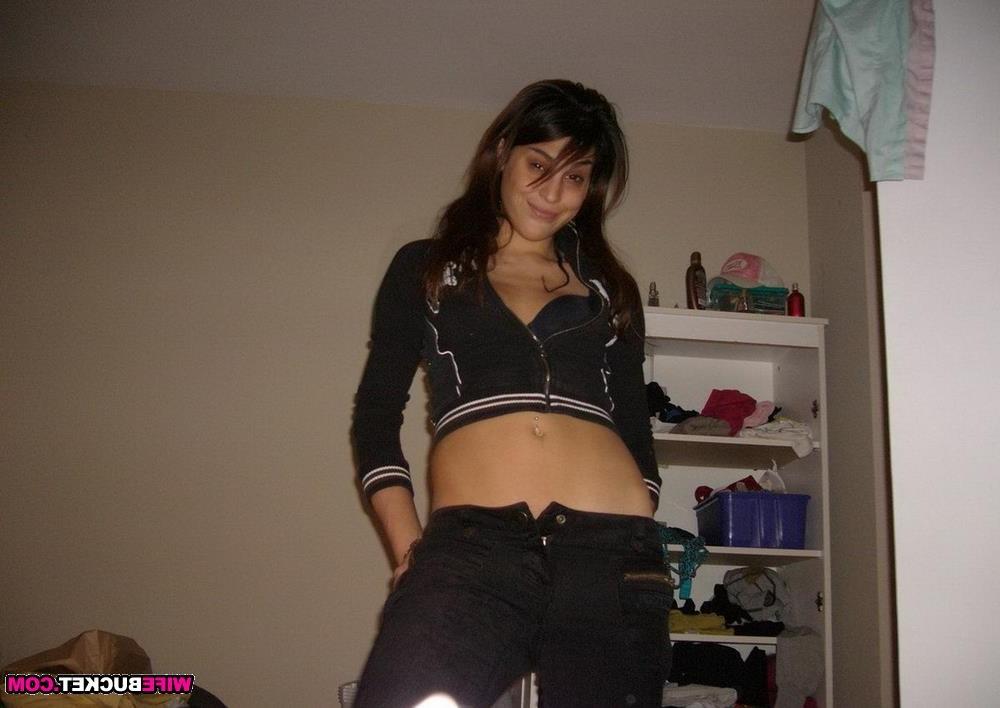 20P Sharing my wife pics