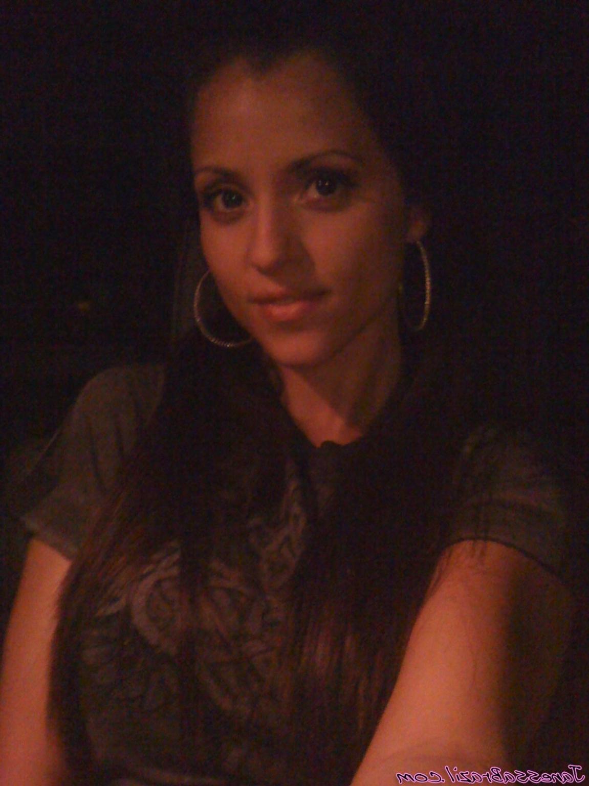 16P Busty Brazilian selfshot amateur pics