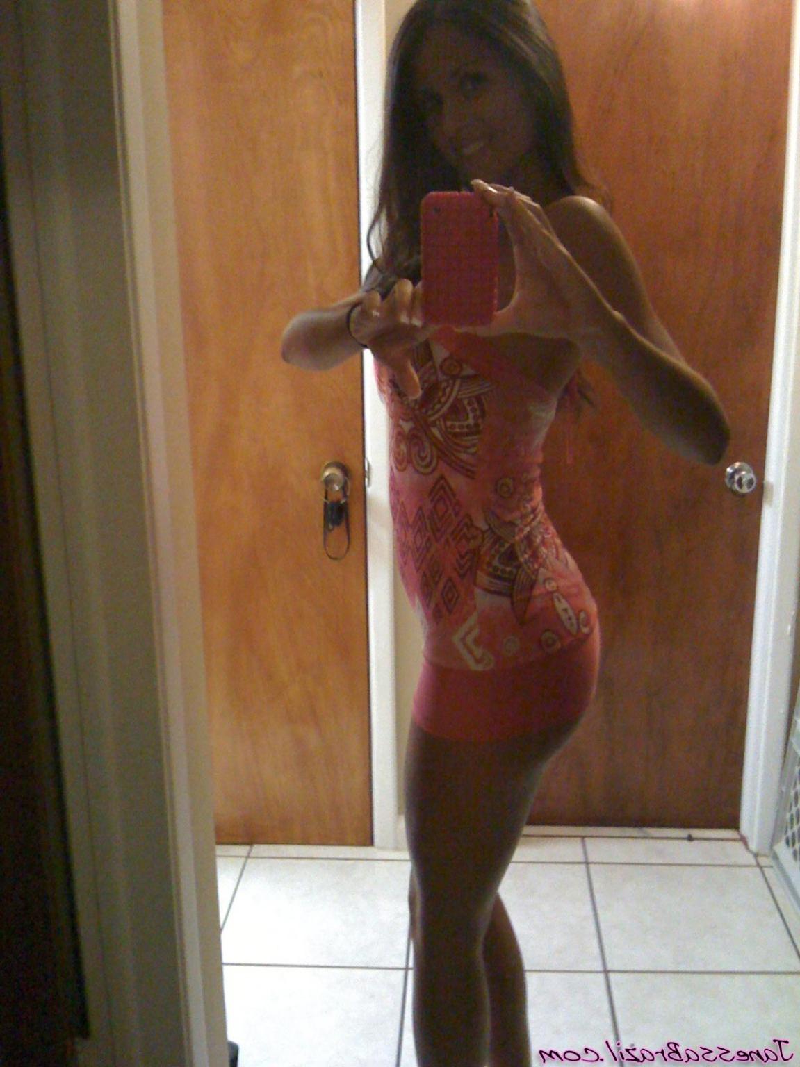 16P Busty Brazilian amateur homemade pics