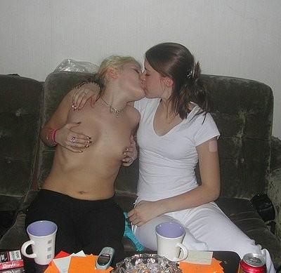 10P Real life girls giving head and asshole