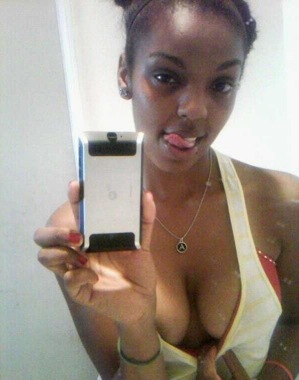 10P Black Gfs Shooting Selfies In The Mirror