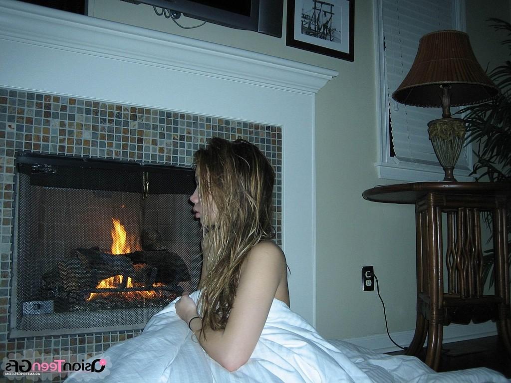 10P Hot and wet teen babe sucking bfs cock