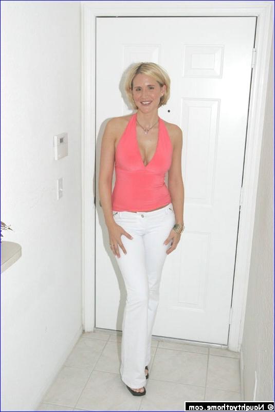 15P Desirae stripping from her white jeans
