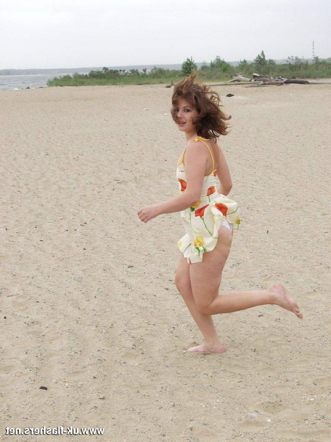 16P Bathing Beauty Amateur at the beach