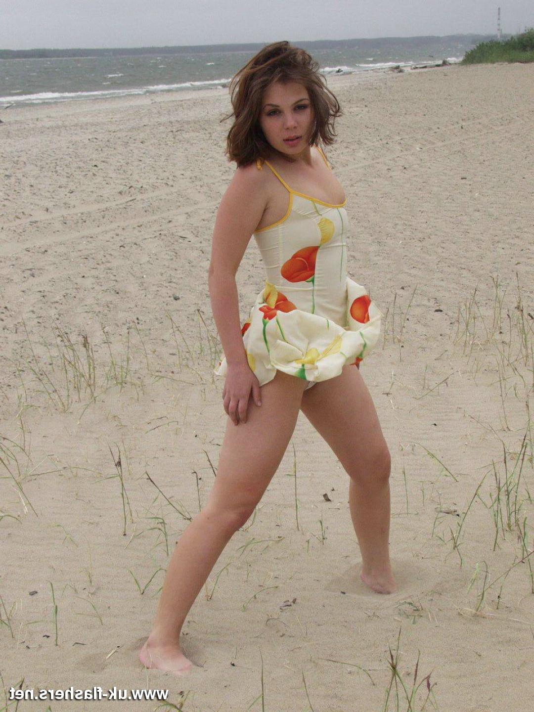 16P Bathing Beauty Amateur at the beach