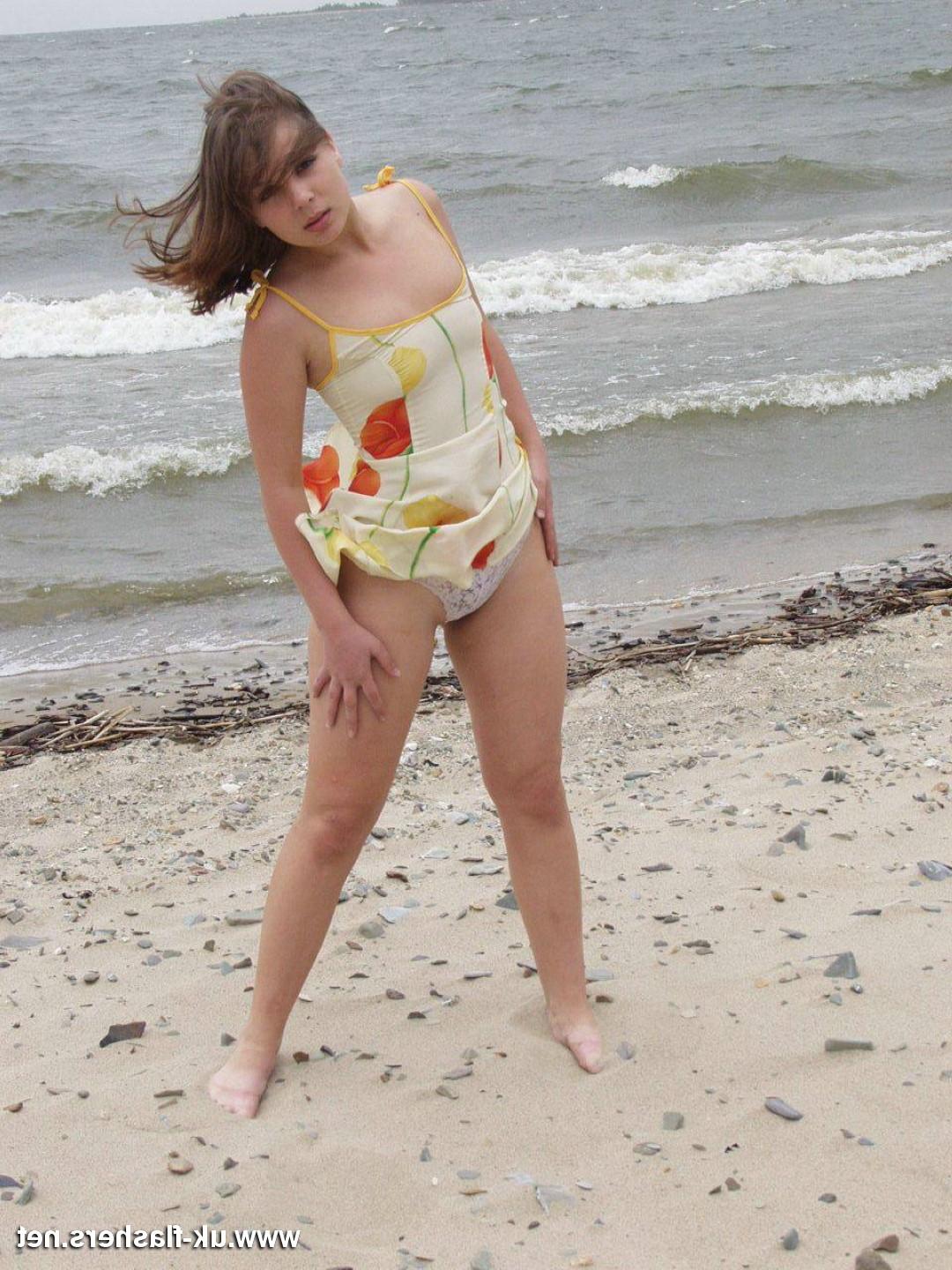 16P Bathing Beauty Amateur at the beach
