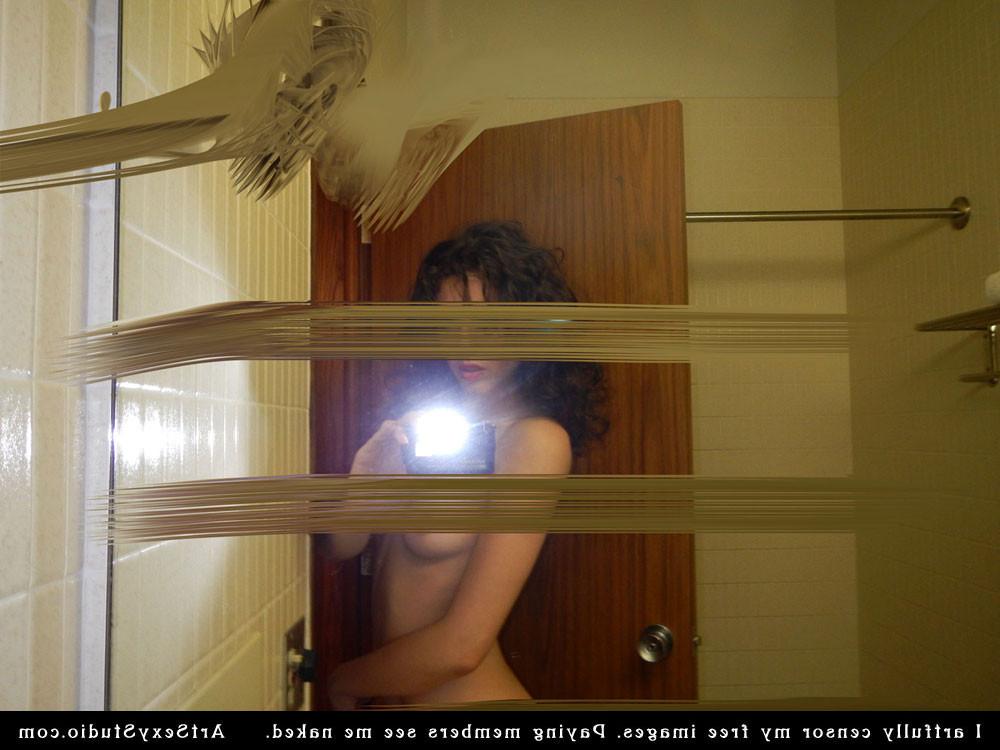 16P College art student nude selfies in mirror