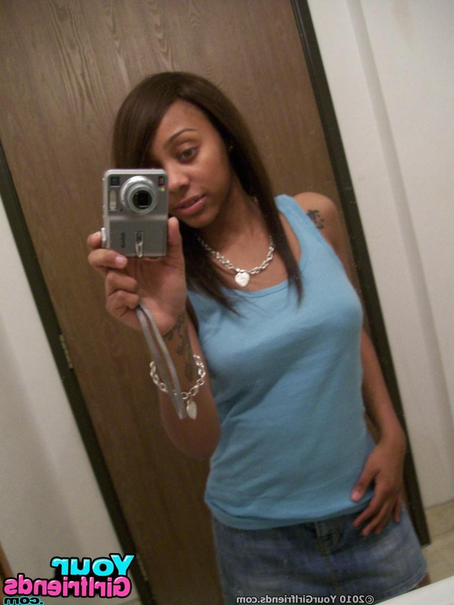 11P Ebony princess plays with her tits and snatch while snapping hot mirror pics