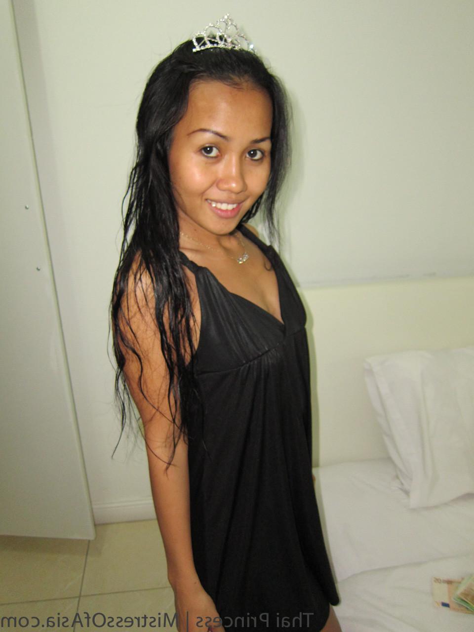 11P Thai Princess featuring in Dressup after bath