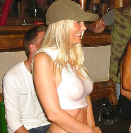 18P Girls in tight clothing!