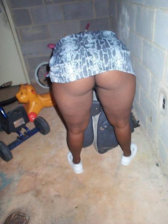 15P Thick ass black girls undressing and posing