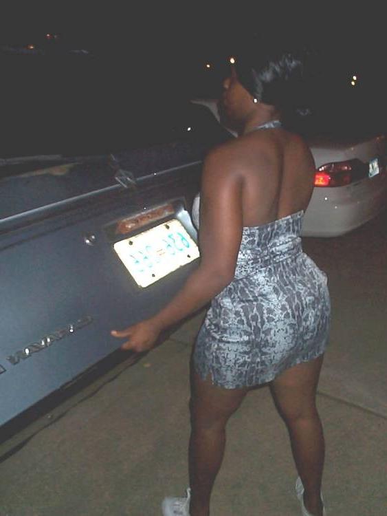 15P Thick ass black girls undressing and posing