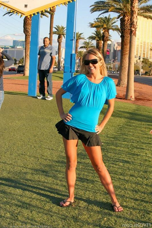 15P Vacation girl in Vegas naughty public nudity and play