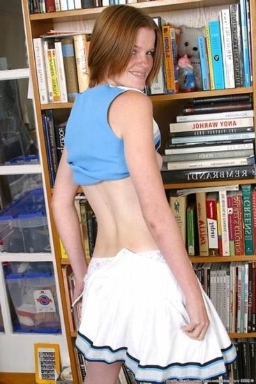 15P thick pussy coed shows her coochy