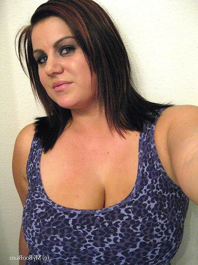 16P Big boobie selfshots in bathroom