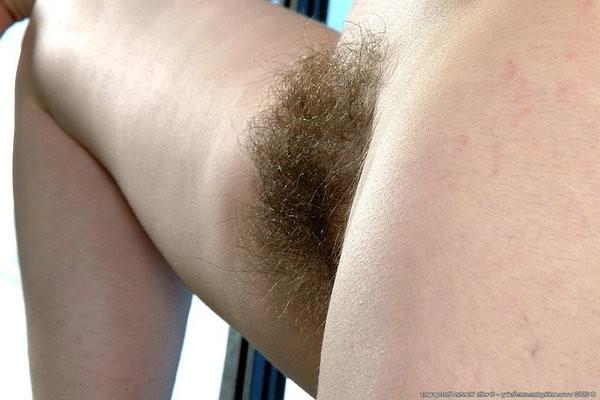 15P dark haired round the way girl shows her stuff
