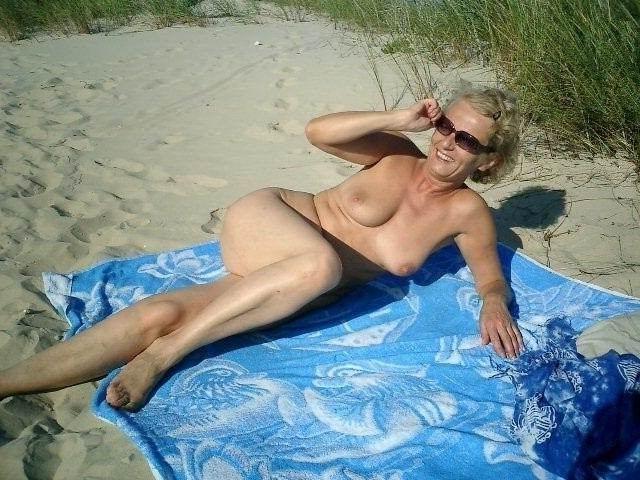 11P real amateur grannies showing off their goodies
