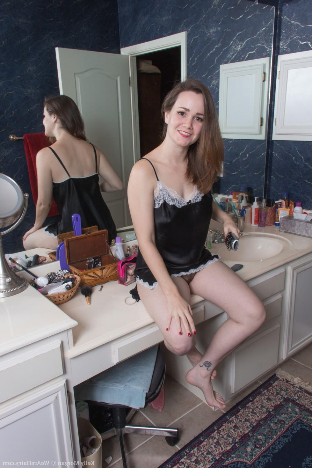 16P Kelly Morgan gets naked and sexy in her bathroom