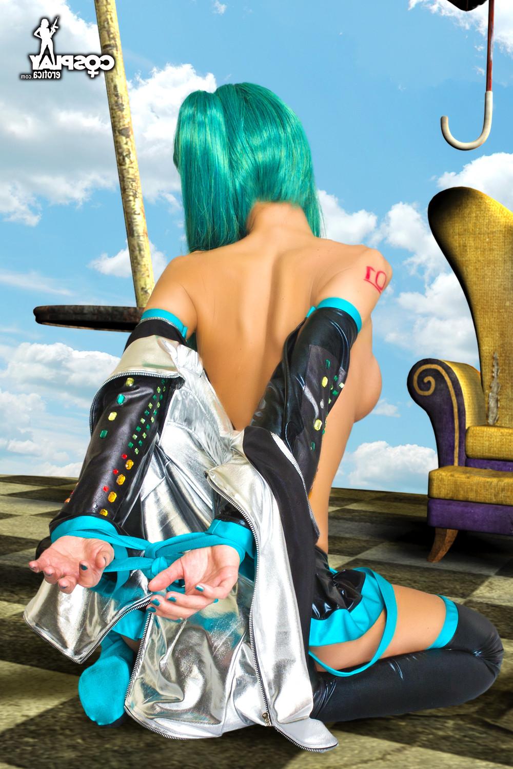 16P Erotic cosplay Lana in long green wig and anime uniform