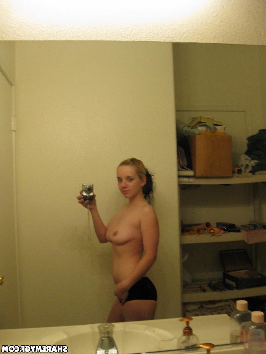 12P Cute blonde gets naked and takes selfshot mirror pics