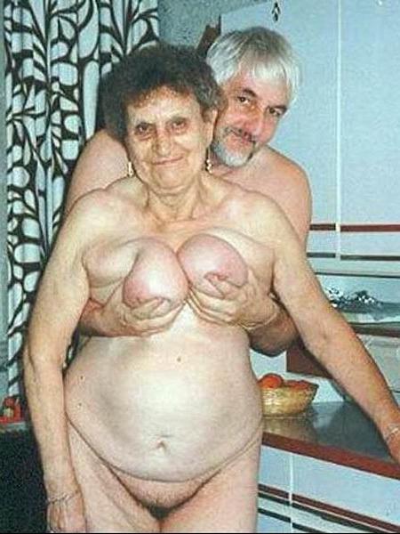 14P very old grannies showing off goodies