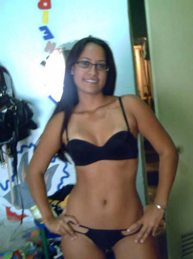15P Indian gfs get naked and suck cock