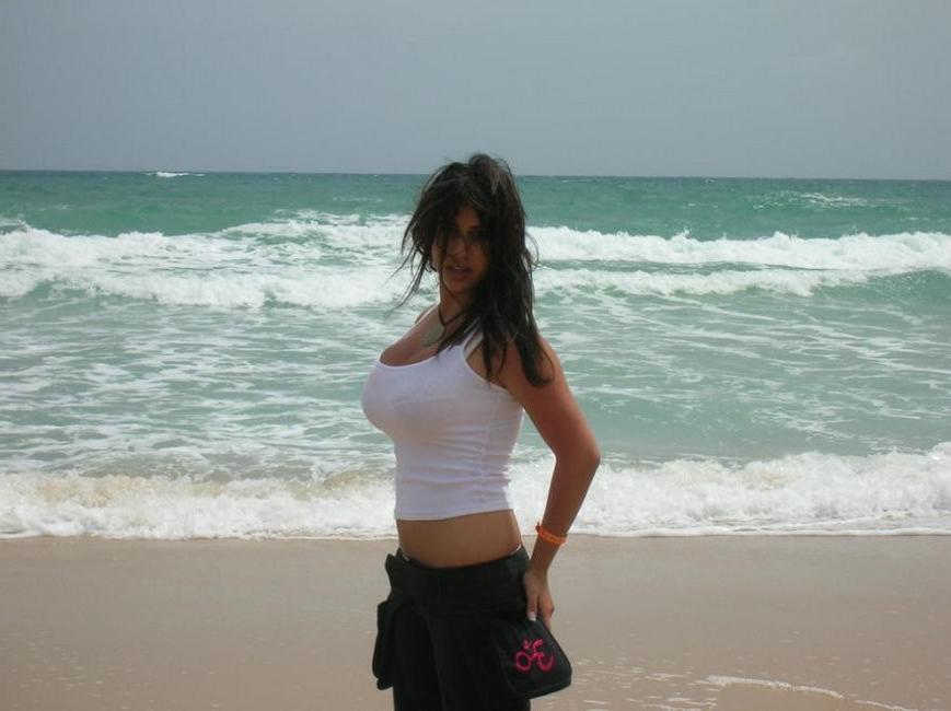 15P Indian gfs get naked and suck cock