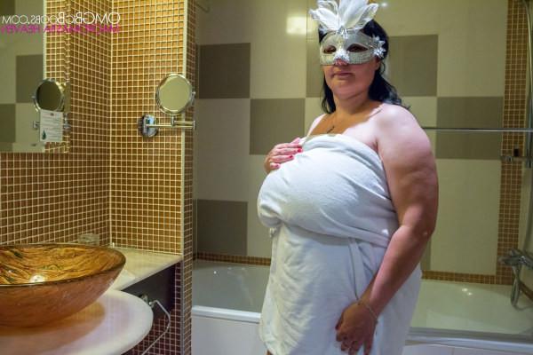 15P Chubby masked amateur plays with big tits in bathroom