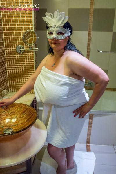 15P Chubby masked amateur plays with big tits in bathroom