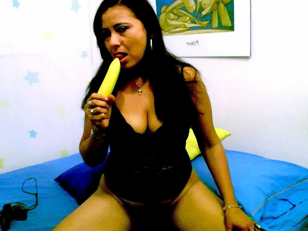 8P Check out karollxxx on her sexy private webcam chat