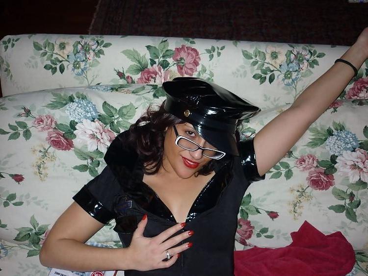 16P Brunette wife giving head