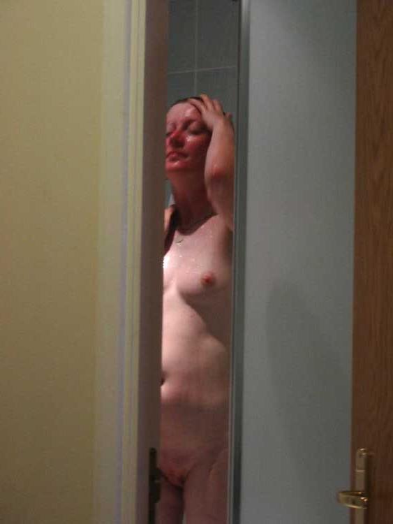 16P Voyeur amateurs morning shower and sneak peak of girlfriend waking up in the bed