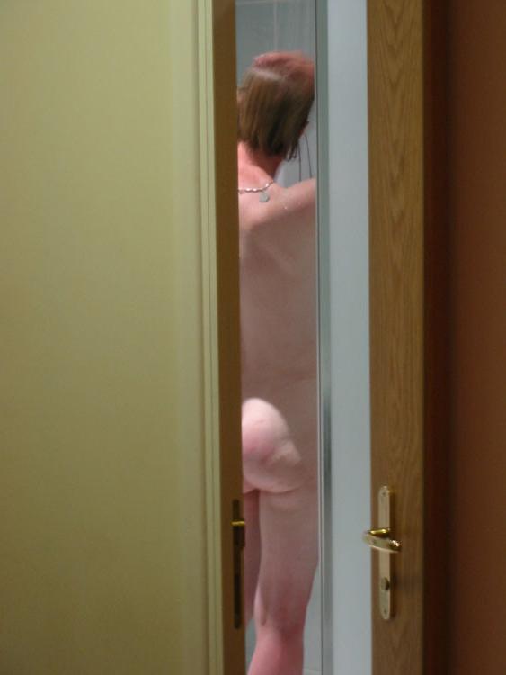 16P Voyeur amateurs morning shower and sneak peak of girlfriend waking up in the bed