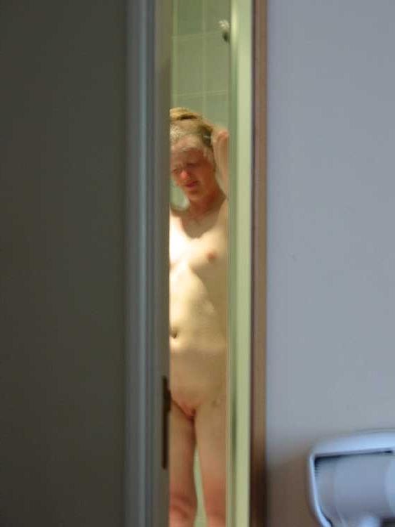 16P Voyeur amateurs morning shower and sneak peak of girlfriend waking up in the bed