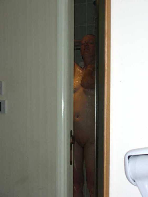 16P Voyeur amateurs morning shower and sneak peak of girlfriend waking up in the bed