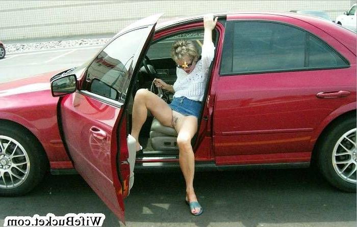 15P Amateur wives MILFs posing naked 
