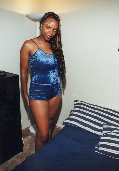 15P Thick ass black girls undressing and posing