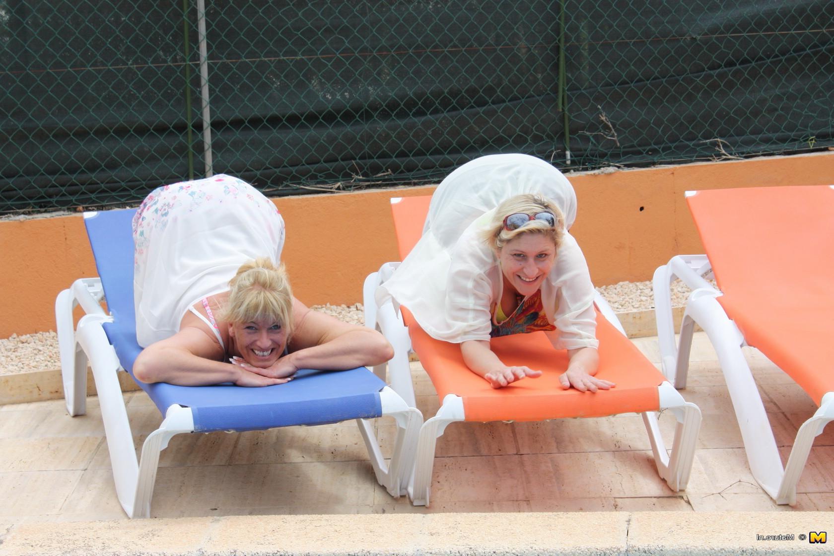 16P Two horny German housewives go full lesbian